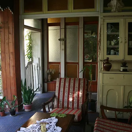 Vendégház Base For Adventurers - Urban Guerrilla 2*