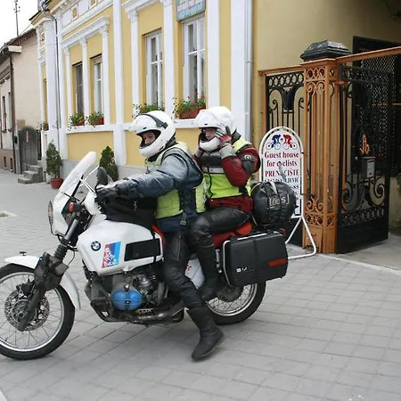 Base For Adventurers - Urban Guerrilla 2*