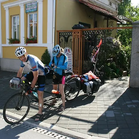 Base For Adventurers - Urban Guerrilla 2*