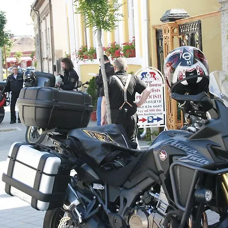 Base For Adventurers - Urban Guerrilla 2*