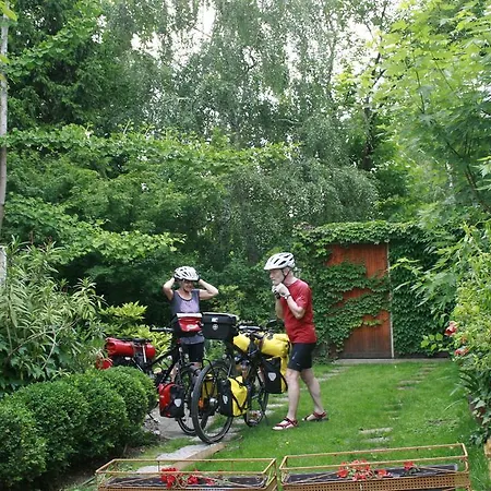 Guest house Base For Adventurers - Urban Guerrilla 2*