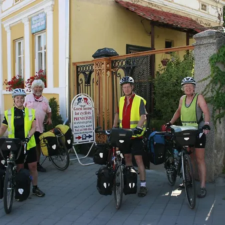 Guest house Base For Adventurers - Urban Guerrilla Negotin