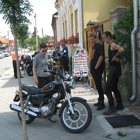 Base For Adventurers - Urban Guerrilla Vendégház