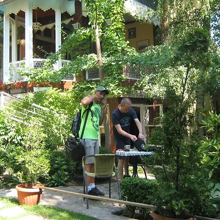 Base For Adventurers - Urban Guerrilla Guest house