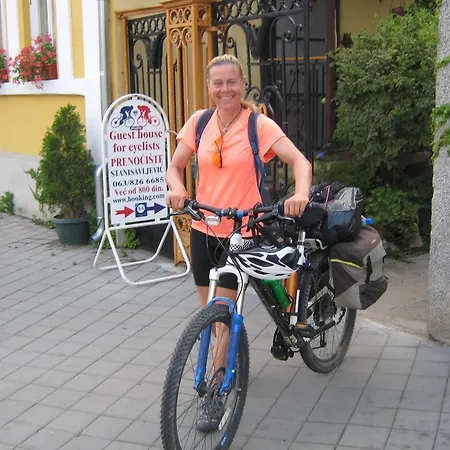 Guest house Base For Adventurers - Urban Guerrilla Negotin