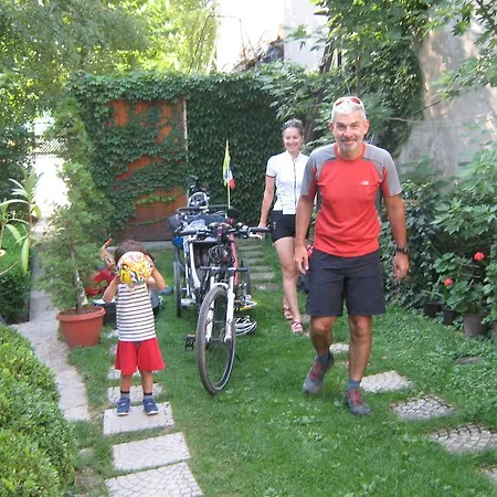 Guest house Base For Adventurers - Urban Guerrilla 2*