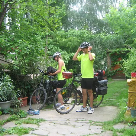 Base For Adventurers - Urban Guerrilla Vendégház Negotin