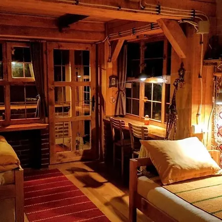 Base For Adventurers - Urban Guerrilla Guest house Negotin